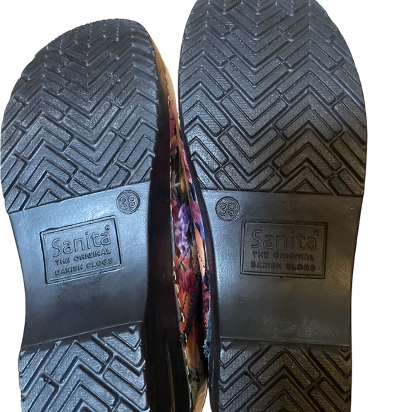 Womens New Without Tags or Box .. Never Worn Womens Sanita Clog - Picture 4 of 4